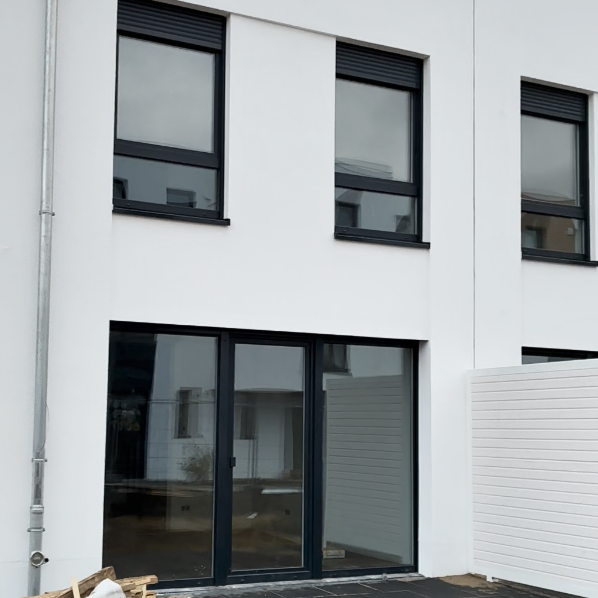 Klinker-Neubau mit Rollläden